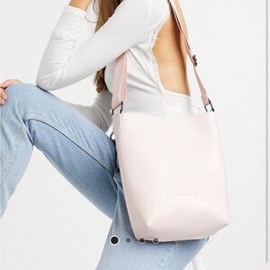 Claudia Canova small bucket bag in pale pink